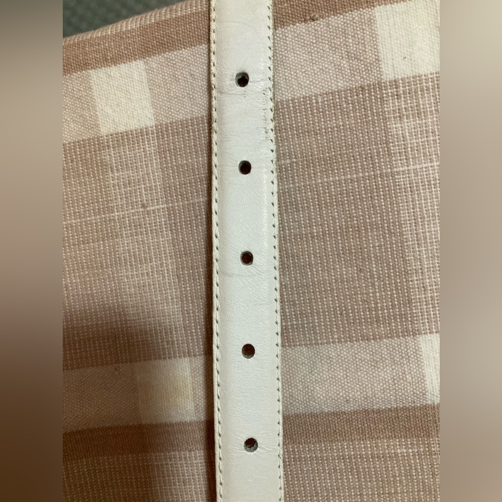 Beacon Hill Skinny White Leather Belt w Gold Buckle Sz L. USED; Good Condition - Picture 7 of 8